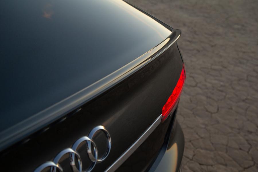Детали экстерьера Audi S4 Sedan TFSI (B9) 2020 года  (NA) (фото 2 из 54)